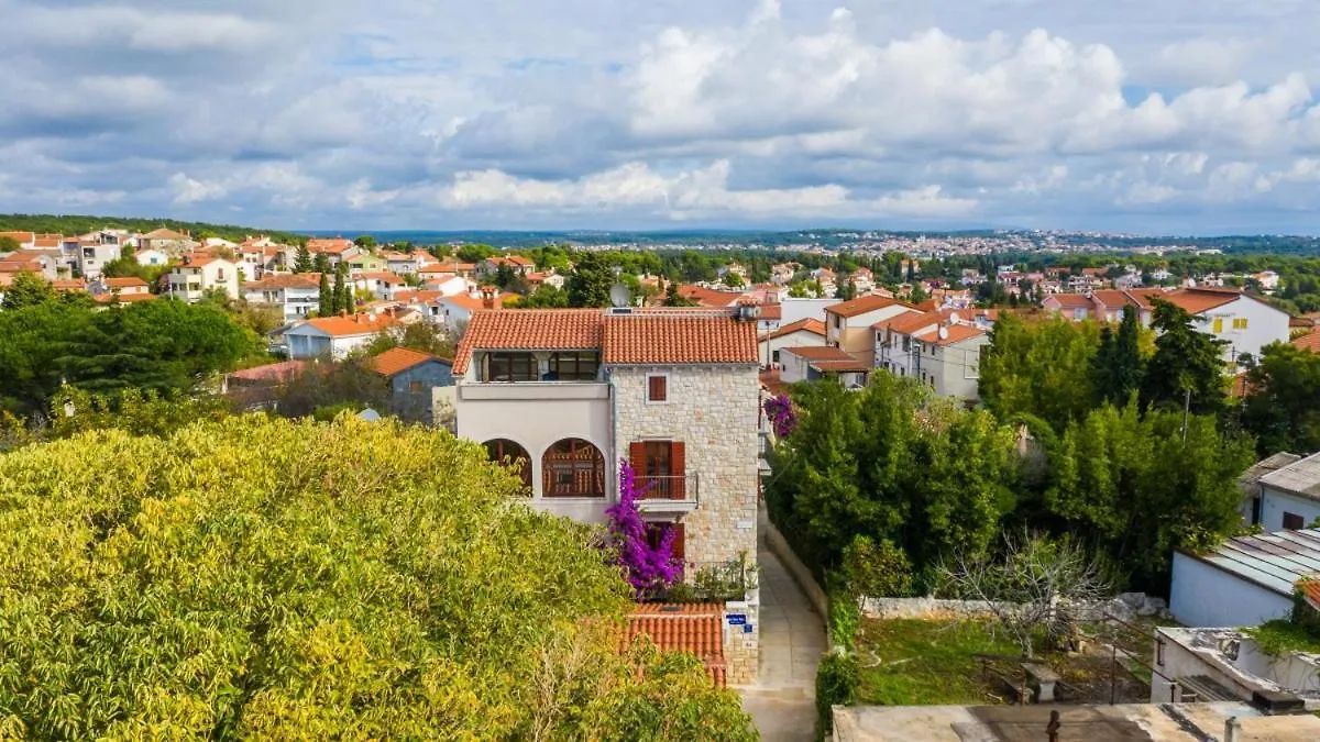 Hébergement de vacances Casa Que Sera Sera In Premantura - Haus Fuer 7-8 Personen