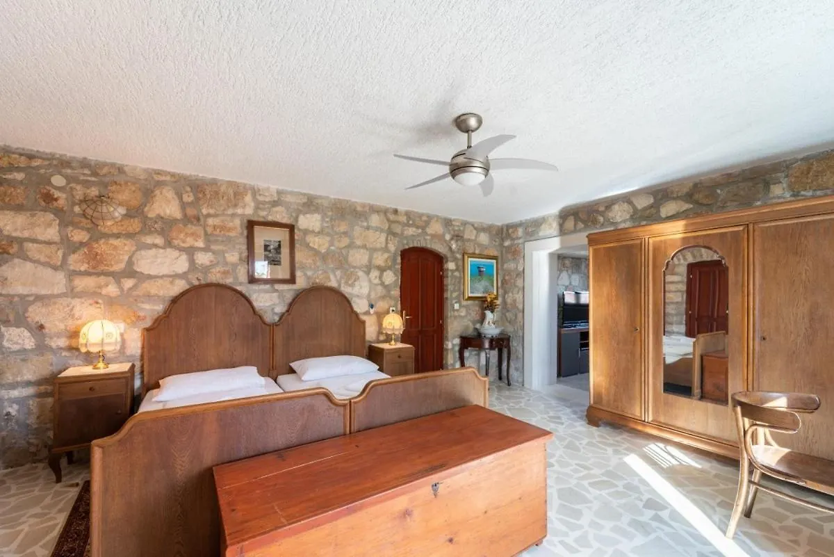 Casa Que Sera Sera In Premantura - Haus Fuer 7-8 Personen 0*,  Croácia