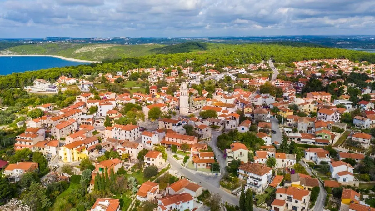 Casa de Férias Casa Que Sera Sera In Premantura - Haus Fuer 7-8 Personen